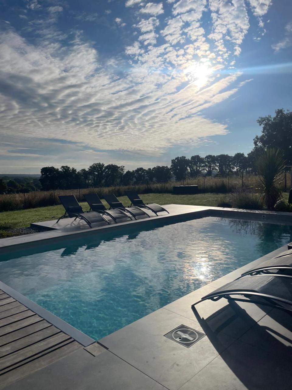 Villa De Groupe Avec Piscine, Jacuzzi Et Vue Nature Pierric Exterior photo